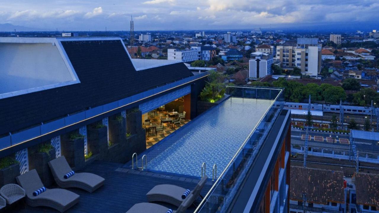 Royal Malioboro By Aston Hotel Jogjakarta Buitenkant foto