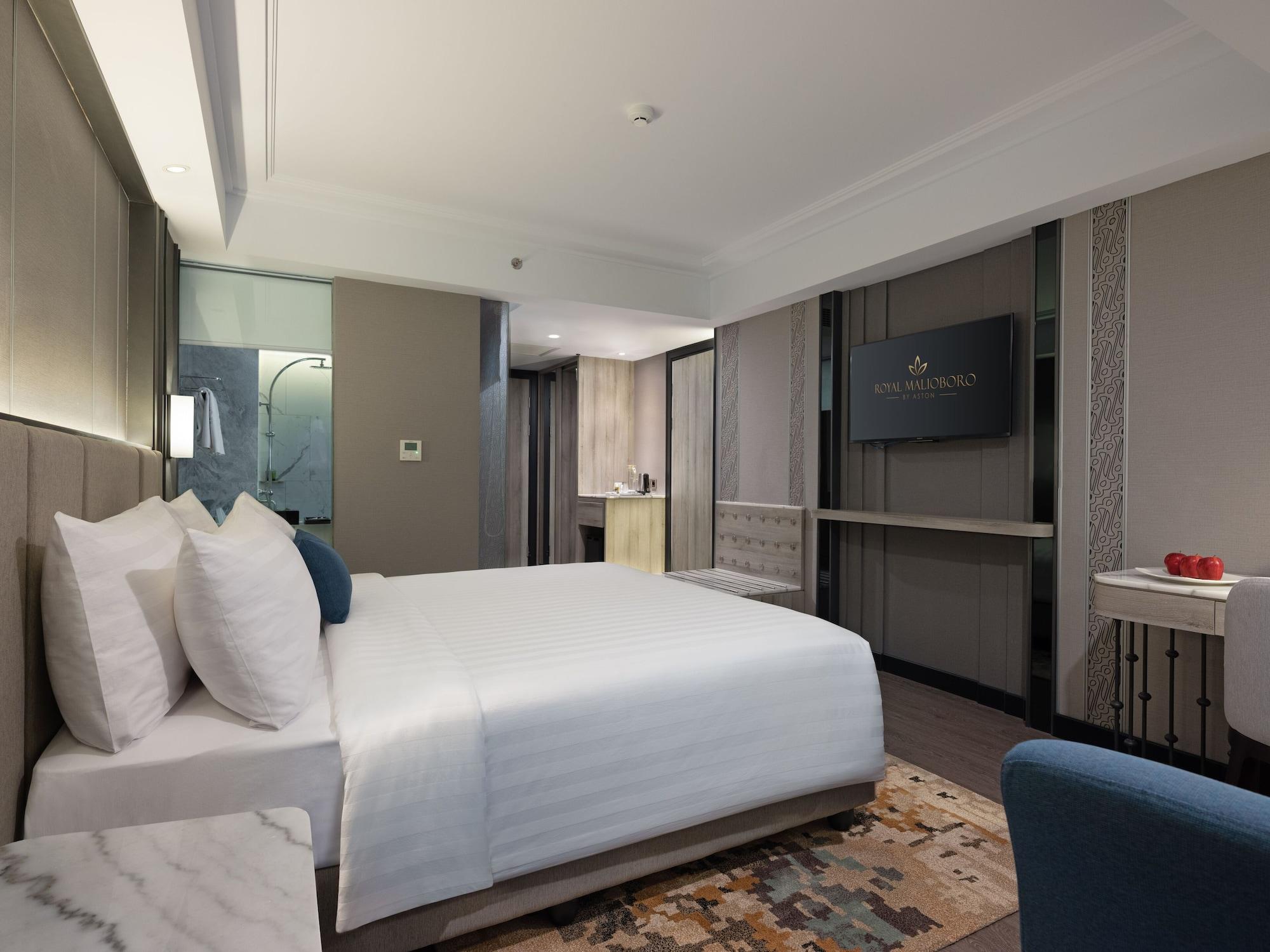 Royal Malioboro By Aston Hotel Jogjakarta Buitenkant foto